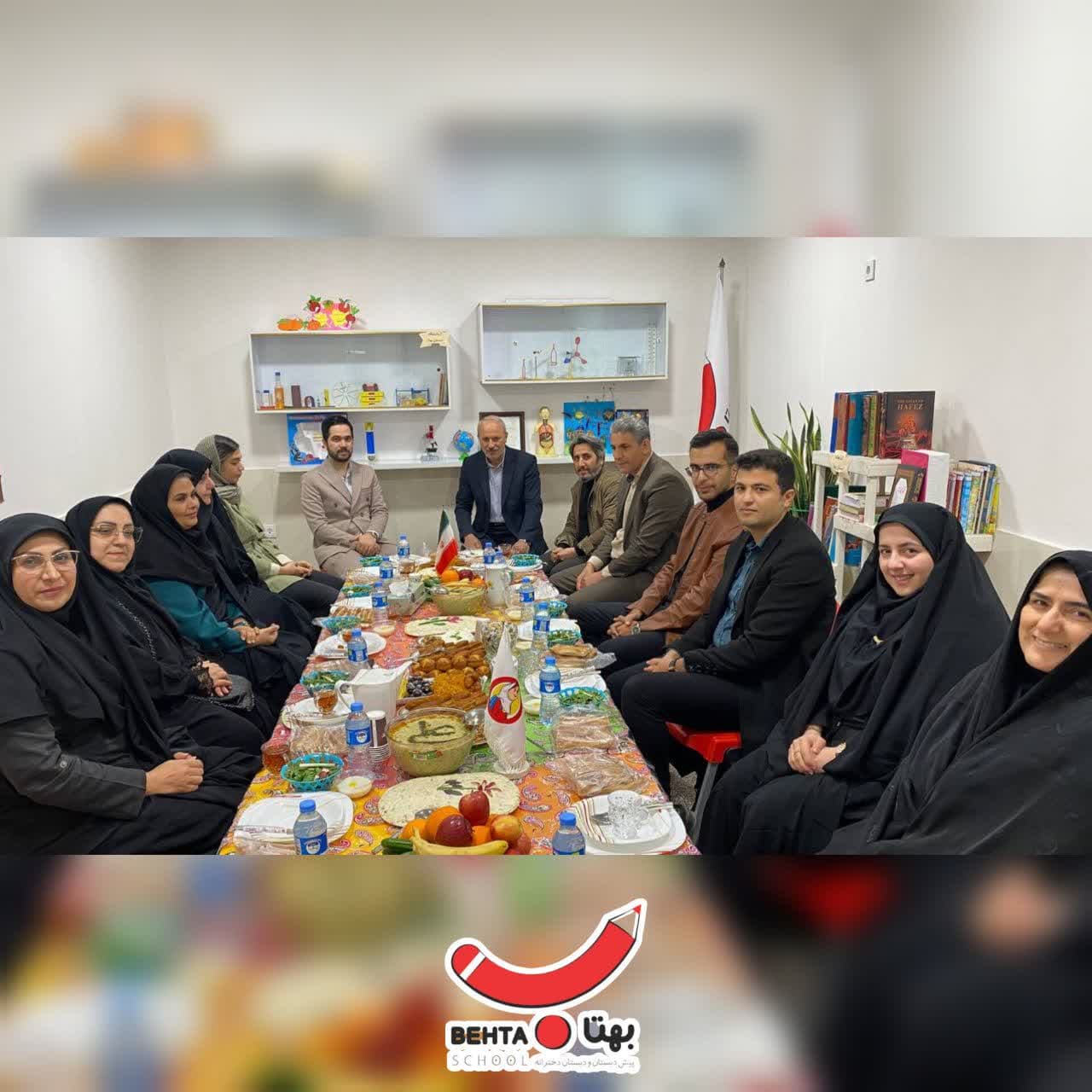 مراسم افطار دبستان بهتا با حضور ریاست محترم اداره آموزش و پرورش ناحیه یک ساری و دانش آموزان بهتایی به میزبانی مدیر محترم  دبستان  بهتا 